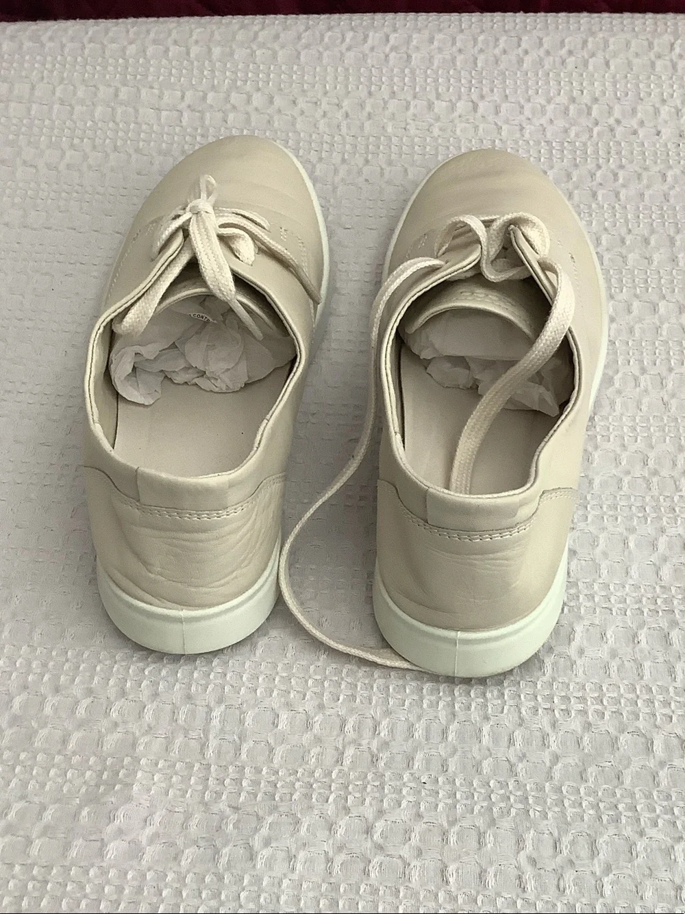 Ecco Cream Leather Lace-Up Athletic Sneakers